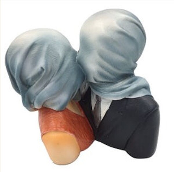 Pocket Art Magritte Lovers with Covered Heads Les Amants Statue